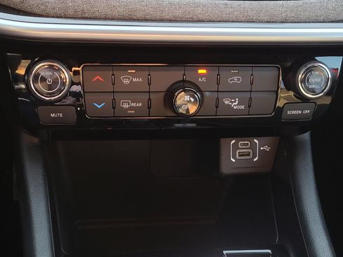 Used 2025 Jeep Compass Latitude AWD/4WD image 22