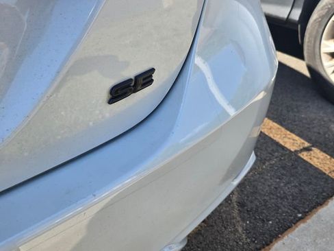 Used 2023 Toyota Camry SE image 5