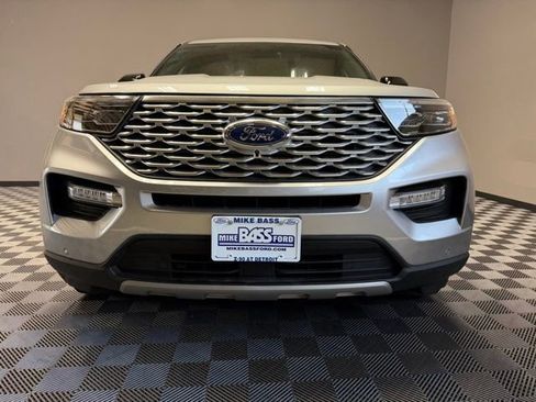 Used 2023 Ford Explorer Platinum w/ Technology Package AWD/4WD image 3