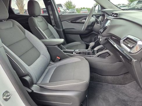 Certified 2022 Chevrolet TrailBlazer LT w/ Convenience Package FWD image 18