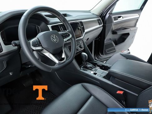 Used 2023 Volkswagen Atlas SE w/ Panoramic Sunroof Package FWD image 19