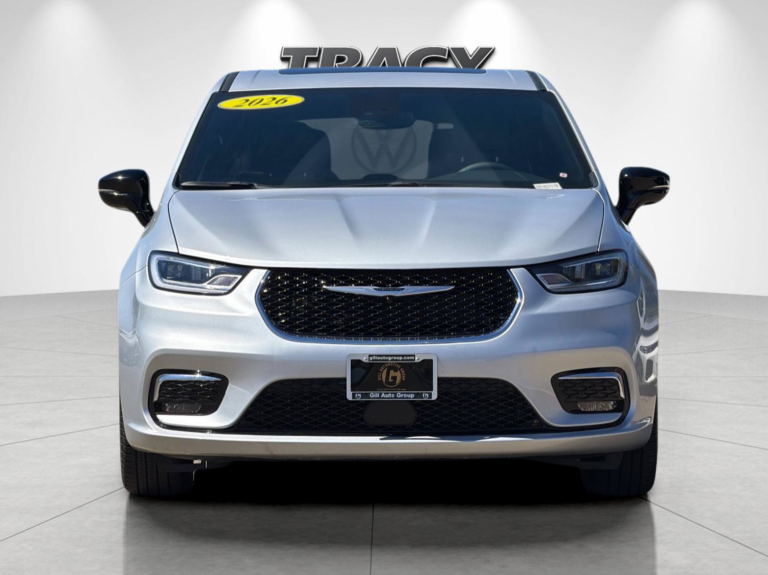 Used 2026 Chrysler Pacifica Limited FWD image 9