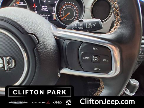 Used 2022 Jeep Wrangler Unlimited Sahara AWD/4WD image 23