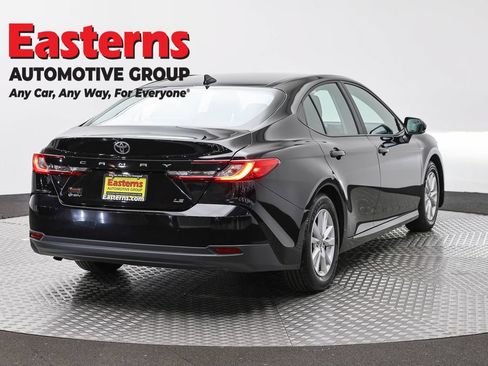 Used 2025 Toyota Camry LE FWD image 5