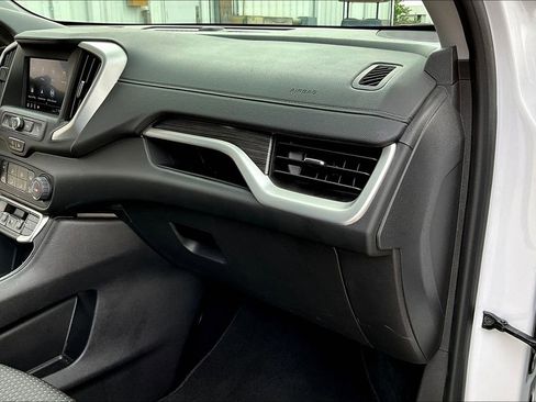 Used 2024 GMC Terrain SLE image 19