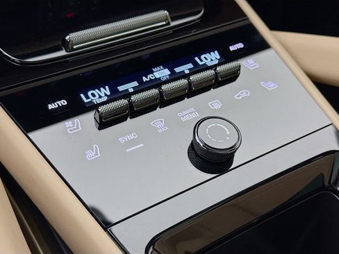 Certified 2025 Porsche Cayenne GTS AWD/4WD image 22