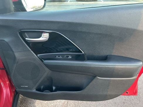 Used 2021 Kia Niro EX Premium w/ Cold Weather Package image 44