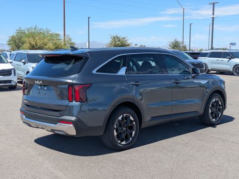 Certified 2024 Kia Sorento S w/ Panoramic Sunroof Package FWD image 5