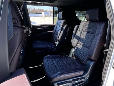 Used 2023 Cadillac Escalade ESV Premium Luxury Platinum w/ LPO, Radiant Package AWD/4WD image 20
