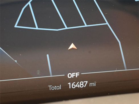 Used 2024 BMW X5 xDrive40i w/ Executive Package image 3