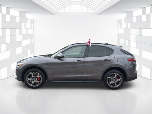 Used 2023 Alfa Romeo Stelvio Sprint RWD image 4