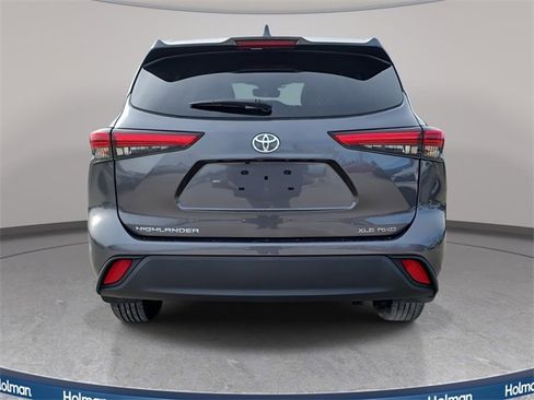 Used 2021 Toyota Highlander XLE image 7