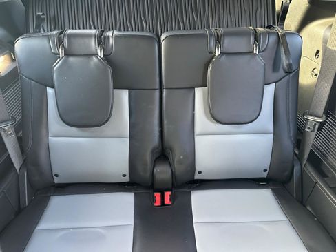 Used 2022 Ford Explorer XLT w/ Equipment Group 202A image 8