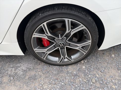 Used 2019 Kia Stinger GT1 AWD/4WD image 11