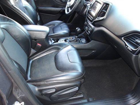 Used 2021 Jeep Cherokee Latitude Plus FWD image 7