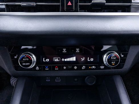 Used 2024 Mitsubishi Outlander SEL AWD/4WD image 27