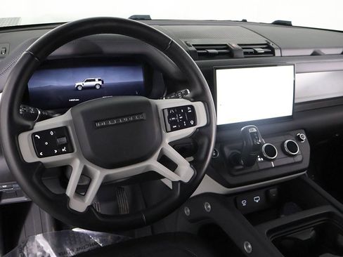 Used 2024 Land Rover Defender 110 SE image 28