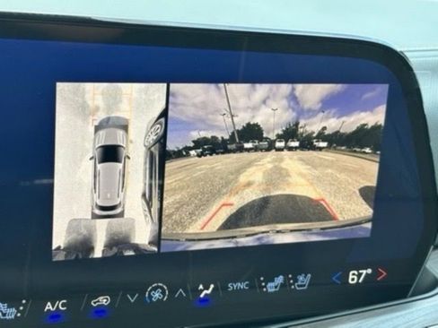 New 2025 Chevrolet Suburban Premier image 12