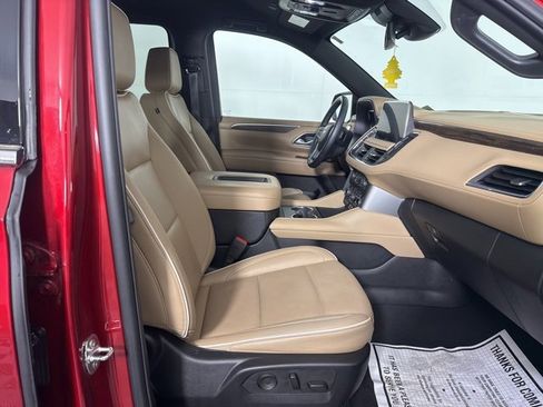 Used 2024 Chevrolet Suburban Premier image 12