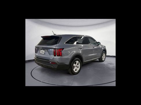 Used 2023 Kia Sorento LX AWD/4WD image 6