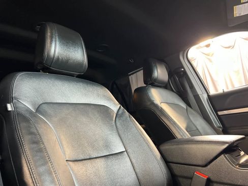 Used 2018 Ford Explorer XLT w/ Equipment Group 202A image 21