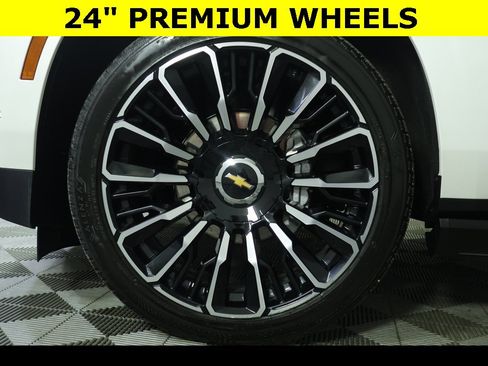 Used 2025 Chevrolet Tahoe High Country w/ LPO, Illumination Package image 5