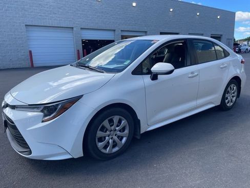 Used 2023 Toyota Corolla LE image 4