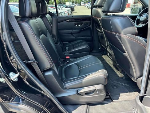 Used 2025 Honda Pilot TrailSport image 19