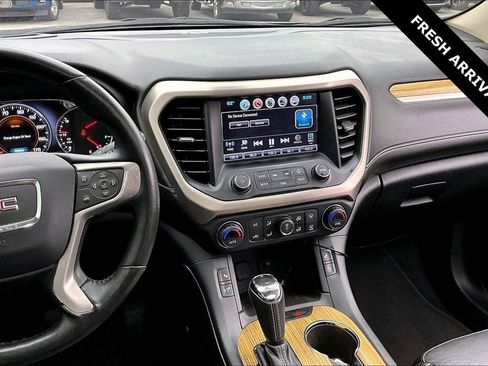 Used 2019 GMC Acadia Denali w/ Technology Package FWD image 9