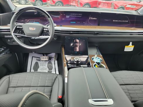 New 2026 Cadillac Escalade ESV Platinum Sport w/ LPO, ONYX Package image 13