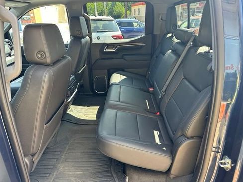 Used 2022 GMC Sierra 1500 SLT w/ SLT Premium Plus Package AWD/4WD image 14