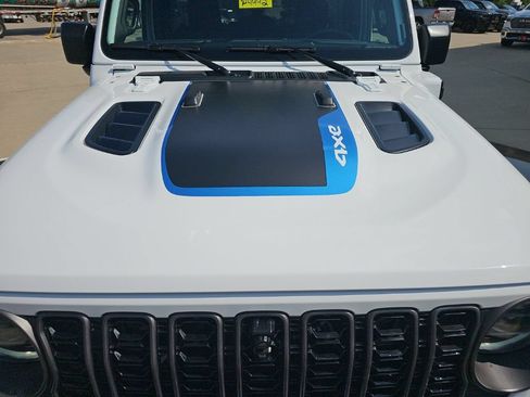 Used 2024 Jeep Wrangler Unlimited Rubicon 4xe AWD/4WD image 9