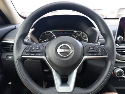 Used 2025 Nissan Altima 2.5 SV AWD/4WD image 16