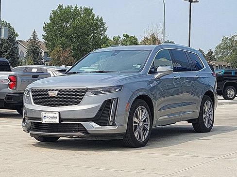 Used 2025 Cadillac XT6 Premium Luxury AWD/4WD image 4