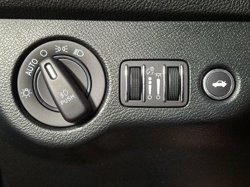 Used 2018 Dodge Challenger R/T Scat Pack w/ Leather Interior Group RWD image 23
