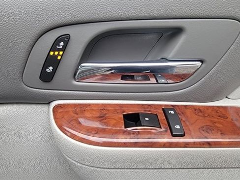 Used 2011 Chevrolet Suburban LT image 39