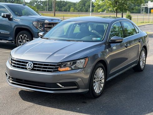 Used 2016 Volkswagen Passat 1.8T SE FWD image 4