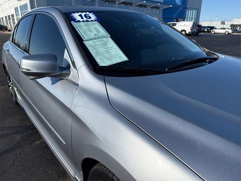 Used 2016 Honda Accord Touring image 12
