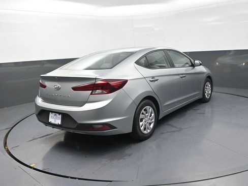 Used 2020 Hyundai Elantra SE image 11