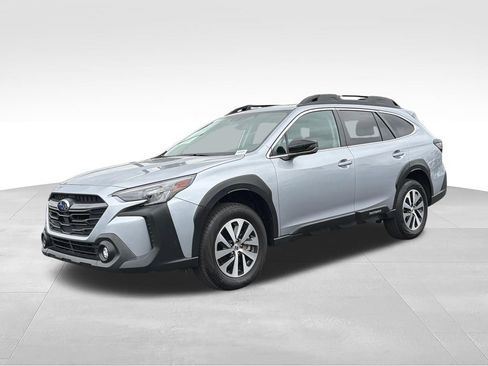 Used 2025 Subaru Outback Premium AWD/4WD image 3