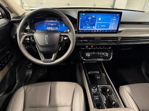 Used 2024 Lincoln Corsair AWD w/ Equipment Group 101A image 9