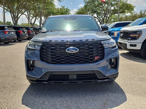 Used 2025 Ford Explorer ST AWD/4WD image 2
