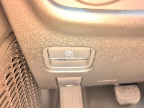 New 2025 Jeep Grand Cherokee Altitude image 28