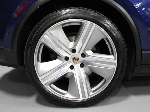 Certified 2024 Porsche Macan 4 Electric image 14