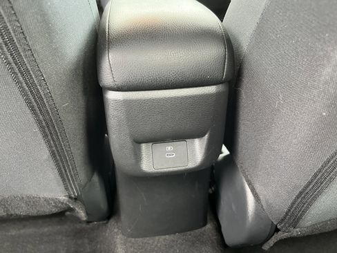 Used 2025 Nissan Versa SV image 29