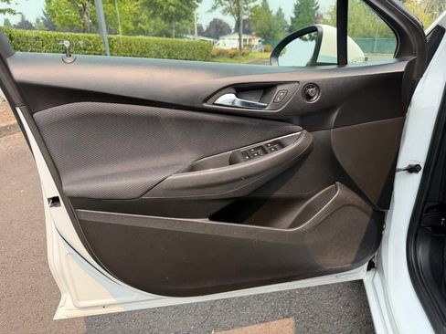 Used 2017 Chevrolet Cruze LT w/ Convenience Package FWD image 11