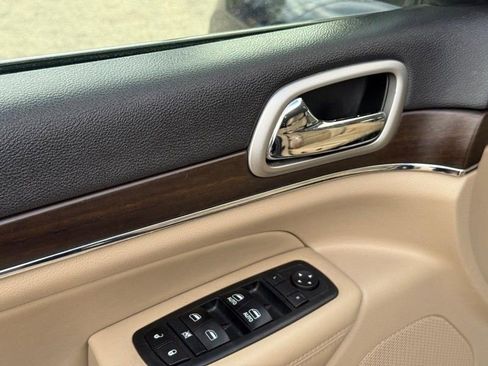 Used 2018 Jeep Grand Cherokee Limited AWD/4WD image 18
