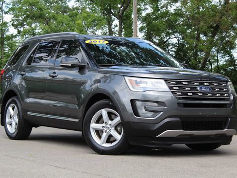 Used 2017 Ford Explorer XLT w/ Equipment Group 201A FWD image 1