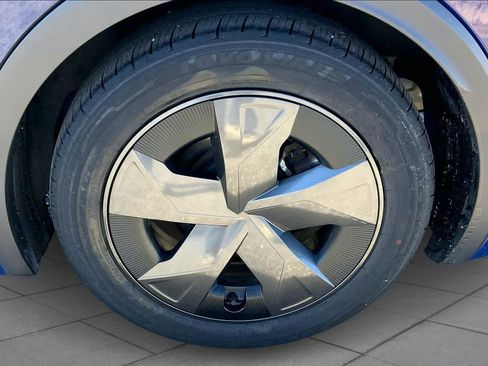 Used 2023 Toyota Prius LE image 9