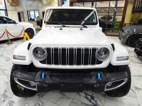 Used 2024 Jeep Wrangler Unlimited Sahara w/ Technology Group image 3